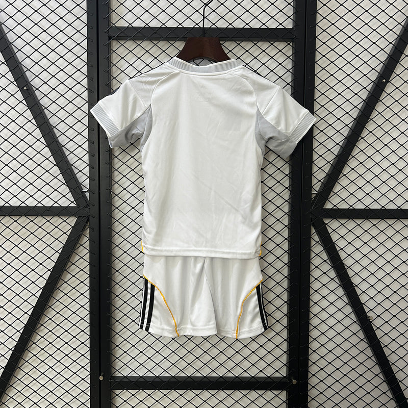 Camiseta y Pantalones para niños Real Madrid Home 25/26